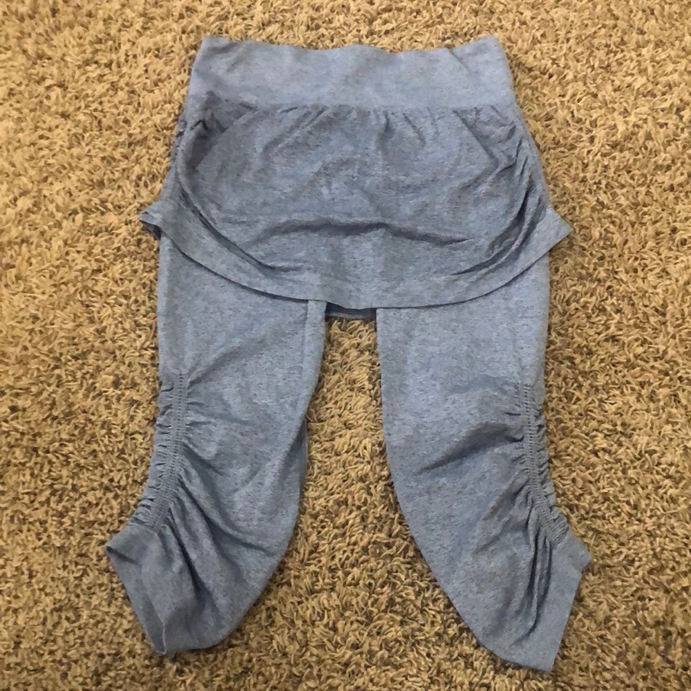 Athleta Capri skirted leggings size small blue gray